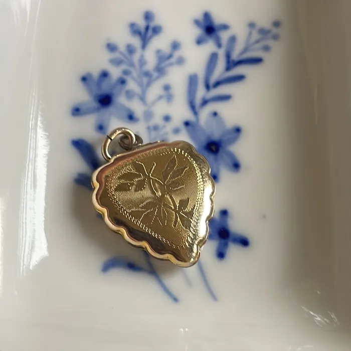 Vintage Paris Jewelry Necklaces Heart Locket Frilly Edged Gold Filled Vintage Vintage Paris Jewelry Necklaces Heart Locket Frilly Edged Gold Filled Vintage