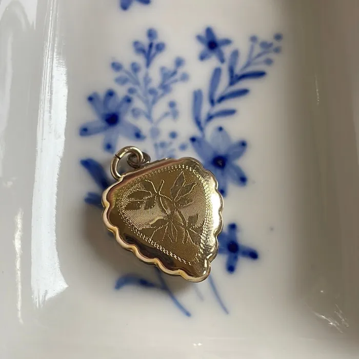 Vintage Paris Jewelry Necklaces Heart Locket Frilly Edged Gold Filled Vintage Vintage Paris Jewelry Necklaces Heart Locket Frilly Edged Gold Filled Vintage
