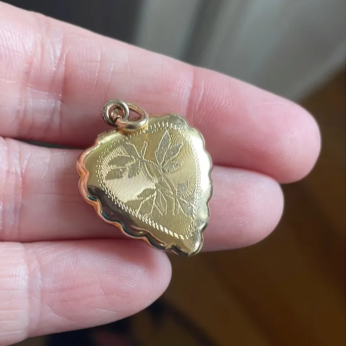 Vintage Paris Jewelry Necklaces Heart Locket Frilly Edged Gold Filled Vintage Vintage Paris Jewelry Necklaces Heart Locket Frilly Edged Gold Filled Vintage
