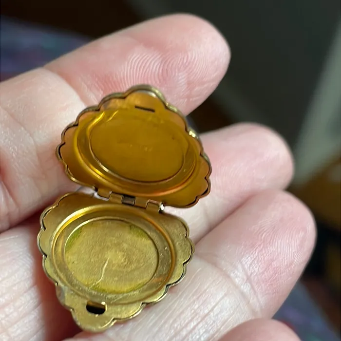 Vintage Paris Jewelry Necklaces Heart Locket Frilly Edged Gold Filled Vintage Vintage Paris Jewelry Necklaces Heart Locket Frilly Edged Gold Filled Vintage