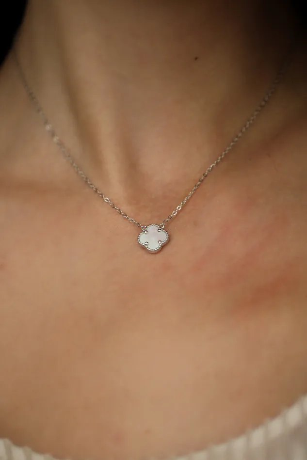 Senso Silver Silver necklace with white onyx clover Silver Sense Necklaces Senso Silver Silver necklace with white onyx clover Silver Sense Necklaces