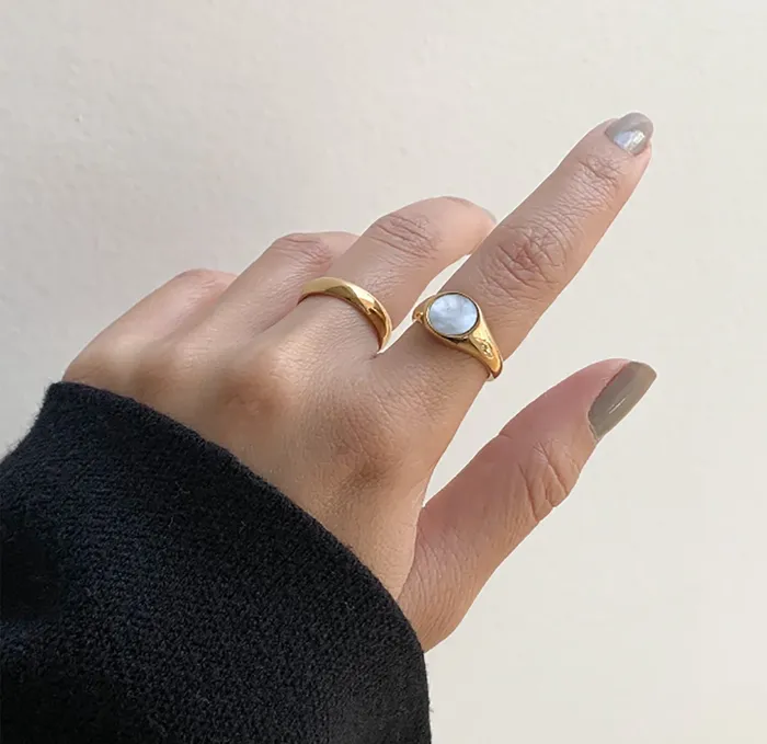 DEMI GOLD PEARL SIGNET RING SAMPLE Mai Dsire Rings