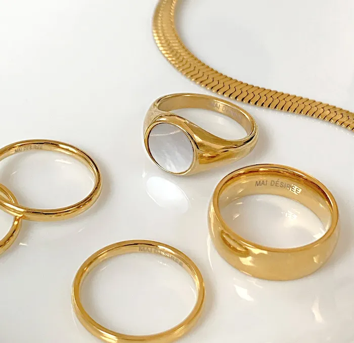DEMI GOLD PEARL SIGNET RING SAMPLE Mai Dsire Rings