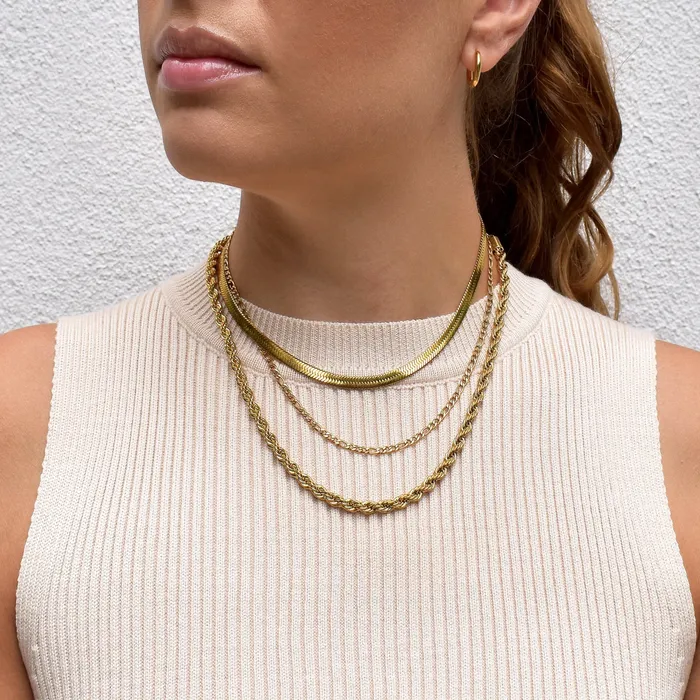 Mai Dsire Necklaces BOBBI DAINTY GOLD FIGARO CHAIN NECKLACE