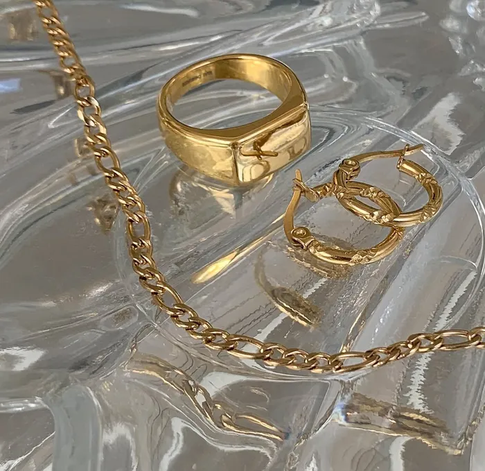 MAI DSIRE Rings FRANKIE GOLD SQUARE SIGNET RING