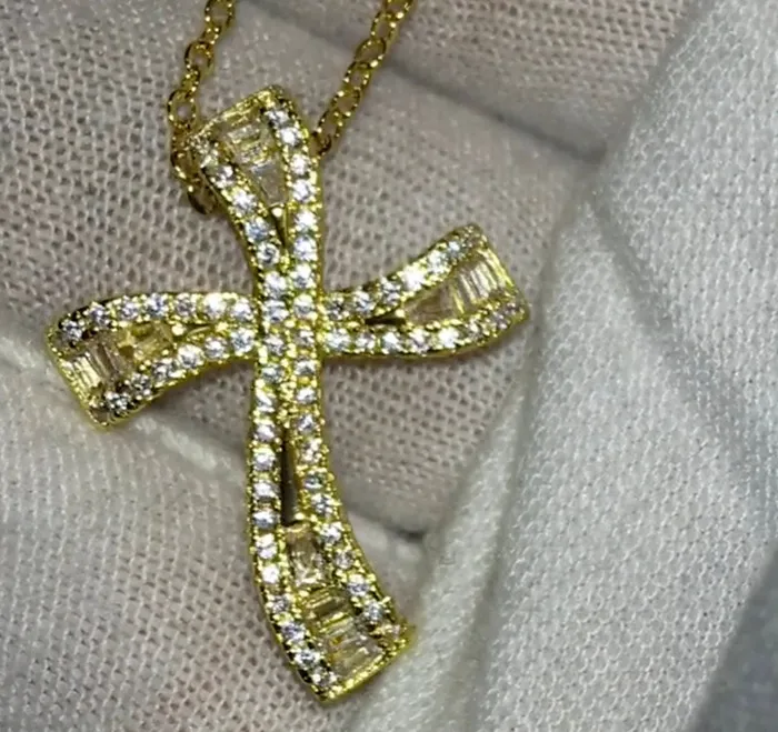 Minx London Necklaces Cross Necklace Cross Necklace Women Gold Cross Chain Cross Necklace Diamond Cross Pendant Diamond Cross Pendant Cross with Chain