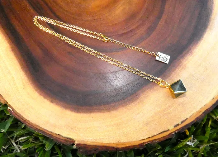Necklaces Lily Rose Jewelry Last 1 Labradorite Shaman Stone Double Pointed Pyramid Pendant 18 Gold Necklace